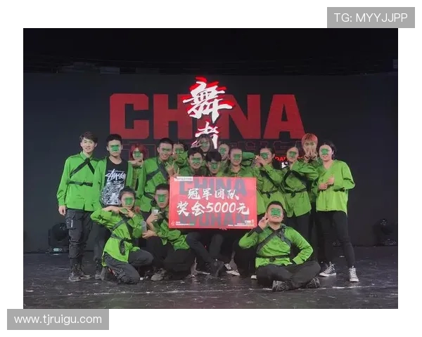 南京极限运动嘉年华街舞队精彩配合表现引发观众热烈反响