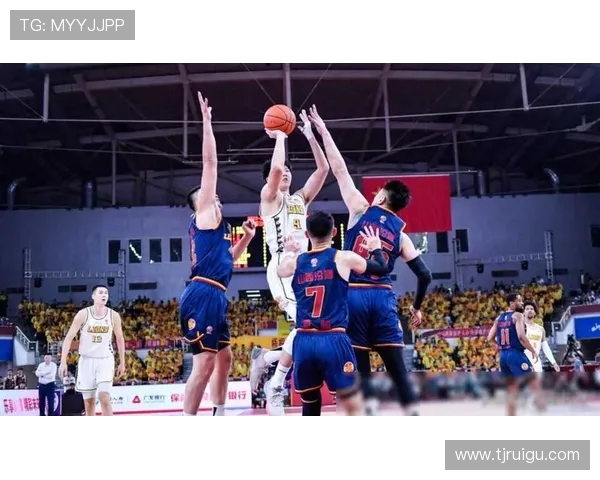 2017年CBA季后赛北京队与广厦队激战回顾与精彩瞬间分析